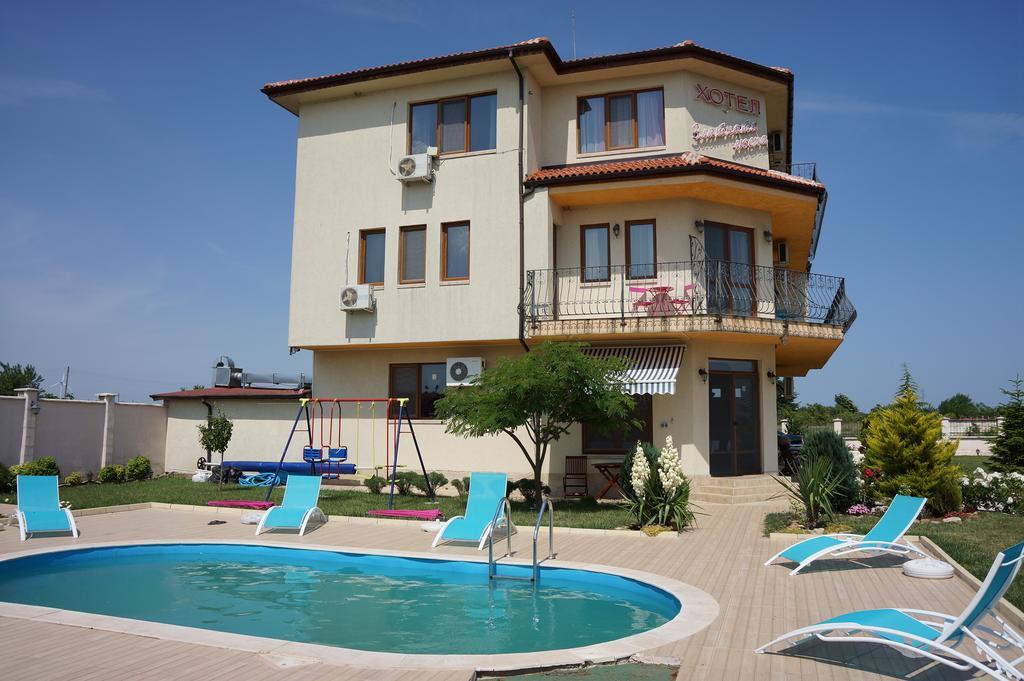 Guest House Golden Flake 4Km From Bolata Beach Bŭlgarevo Exterior foto