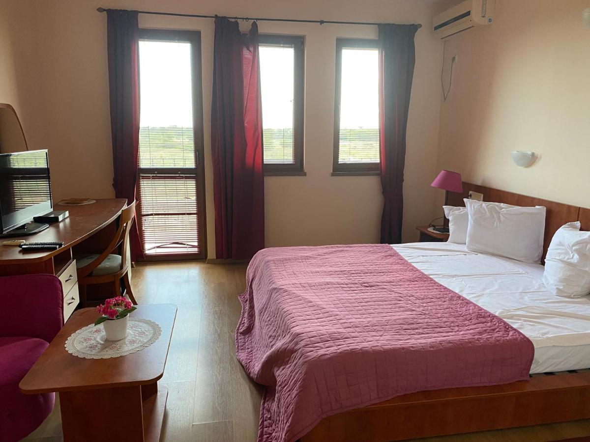 Guest House Golden Flake 4Km From Bolata Beach Bŭlgarevo Exterior foto