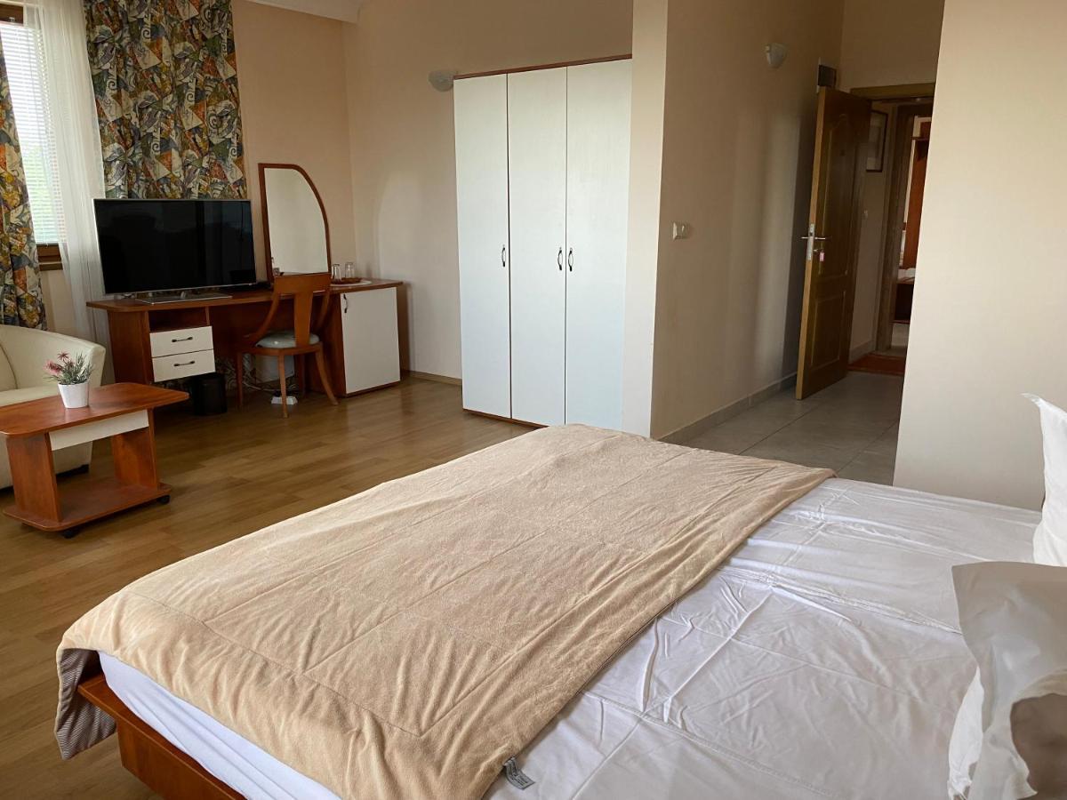 Guest House Golden Flake 4Km From Bolata Beach Bŭlgarevo Exterior foto